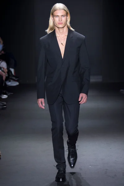 Look 25